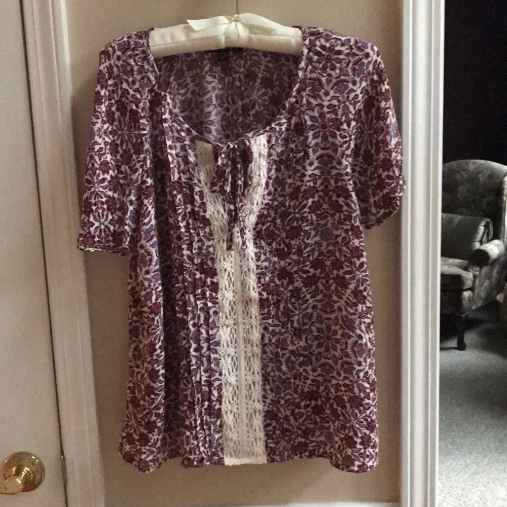 American Eagle Floral Print Short Sleeve Blouse